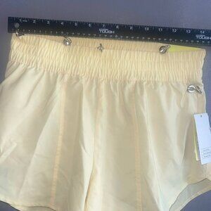 All in Motion women's size M  yellow shorts NWT